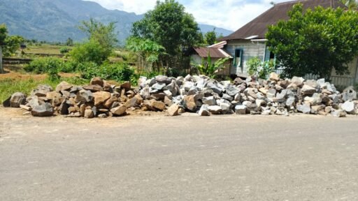 Pemdes Desa Tunggang Diduga Menggunakan Material Ilegal.