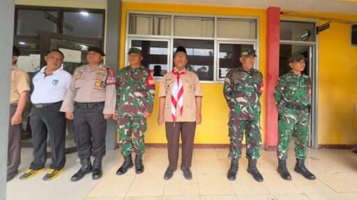 Hari Pertama MPLS, Polsek Blanakan Kawal Kelancaran Kegiatan di SMAN 1 Blanakan