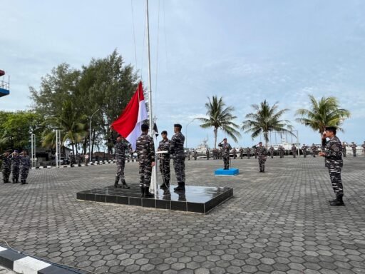 Danlanal Bintan Pimpin Upacara Bendera 17-an Bersama Jajaran TNI Angkatan Laut di Tanjung Uban