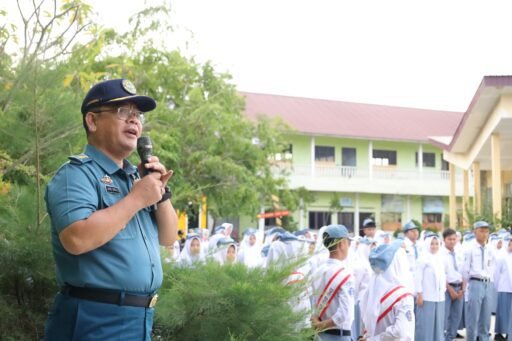 Bina Generasi Muda, Kadispotmar Lantamal I Pimpin Upacara Bendera Di SMK Muhammadiyah 4 Medan