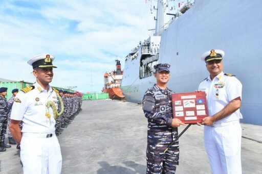 Lantamal I Lepas Keberangkatan Kapal Perang India INS Saryu P54 dan LCU L-55