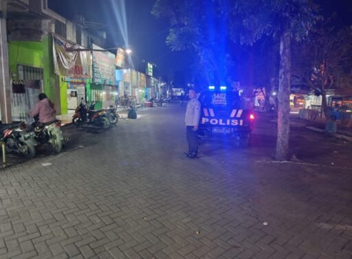 Polsek Ngimbang Giat Patroli Blue Light Guna Cegah 4C Dan Antisipasi Kriminalitas di Malam Hari