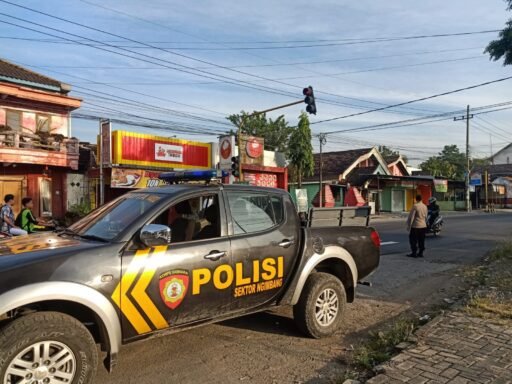 Demi Kelancaran dan Antisipasi Kecelakaan Polsek Ngimbang Melaksanakan Commanderwish Pagi