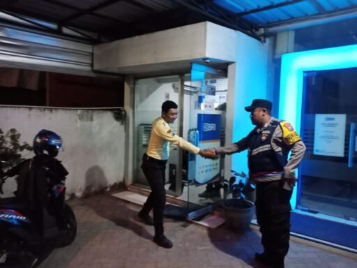 Guna Antisipasi Kriminalitas 3C Dan Hitam – Hitam Polsek Ngimbang Gelar Patroli Blue Light