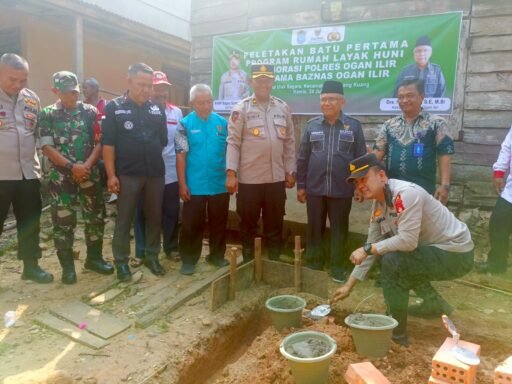 Polres Ogan Ilir dan Baznas Gelar Peletakan Batu Pertama Program Bedah Rumah dan Bagi Sembako
