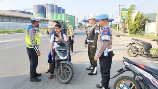 Personel Subdenpom I/5-1 Belawan Turut Bantu Polri di Operasi Patuh Toba 2025