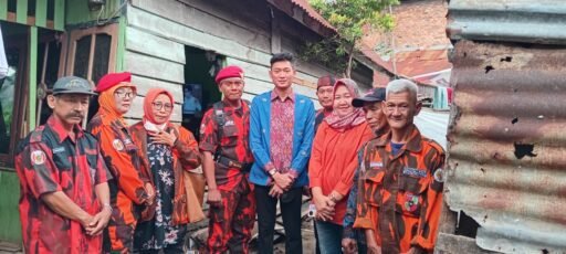 PAC Pemuda Pancasila Kertapati Bantu Bedah Rumah Warga Yang Tidak Layak Huni