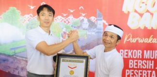 Program Ngosrek Purwakarta Raih Rekor MURI: Kerja Bakti Bersih Jalan Peserta Terbanyak