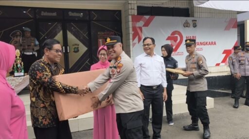 Tradisi Pelepasan Purna Tugas Anggota Polsek Bekasi Barat
