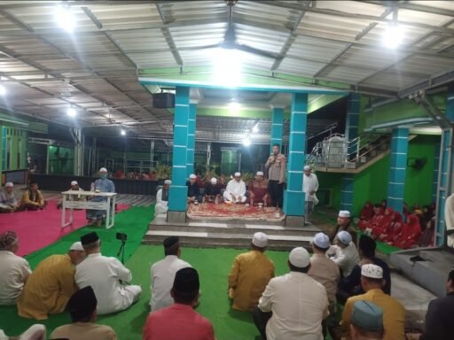 Kapolsek Bekasi Barat Hadiri Pengajian Majelis Taklim As-Salmaniyah Sampaikan Pesan Kamtibmas