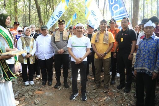 Om Zein Hadiri Pasar Pasisian Leuweung: Sinergi Ekonomi Lokal dan Pelestarian Hutan