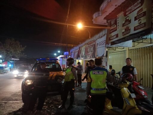 Kapolsek Ngimbang Gelar Patroli Blue Light Guma Cegah 4C dan Antisipasi Kriminalitas Di Malam Hari