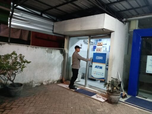 Antisipasi Kejahatan 4C dan Hitam – Hitam Polsek Ngimbang Intensifkan Patroli Blue Light