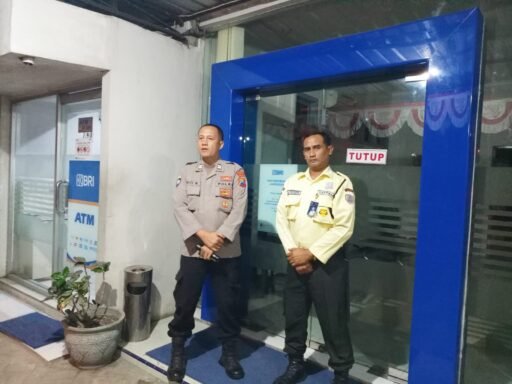Polsek Ngimbang Gencar Patroli Blue Light Guna Cegah 4C Dan Antisipasi Kriminalitas di Malam Hari