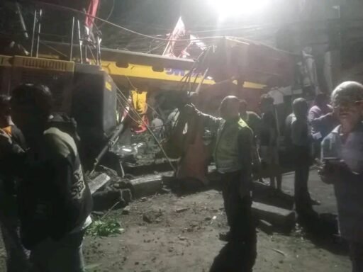 Laka Lantas Truk Kontainer Bawa Alat Berat di Jl. Gombel Lama, 3 Orang Jadi Korban