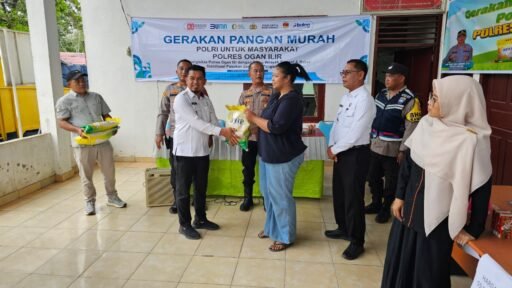Polri untuk Masyarakat,Polres OI Gelar Gerakan Pangan Murah Bersama Perum Bulog di Desa Payakabung