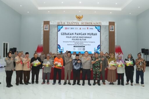 Polres Blitar Mendukung Gerakan Pangan Murah Yang Bekerja sama Dengan Bulog