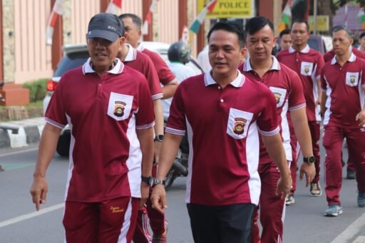 Semarak HUT RI ke-80, Kapolres Muara Enim Ajak Masyarakat Jalan Santai dan Senam Bersama