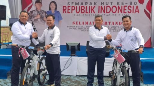 Semarakkan HUT Ke-80 Kemerdekaan RI, Danlanal Bintan Ikuti Olahraga Bersama Di Kodaeral IV Batam