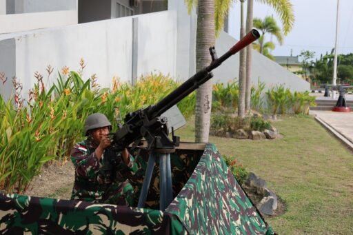 Satu SSK Personel Dikerahkan Untuk Kawal Aksi Unjuk Rasa Di Depan Mako Lanal Dumai