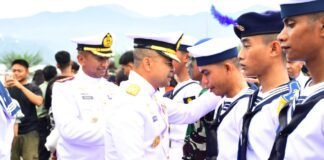 Wadan Kodiklatal Lantik 98 Tamtama Baru TNI AL: “Pegang Teguh Sapta Marga!”