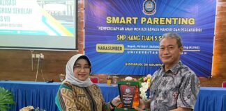160 Orang Tua Siswa SMP Hang Tuah 5 Candi Sidoarjo Ikuti Smart Parenting.