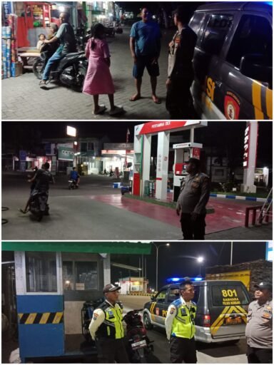Guna Antisipasi Kriminalitas 3C Polsek Ngimbang Gelar Patroli Blue Light Di Daerah Rawan