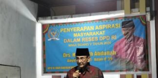 Drs. H. Ismeth Abdullah hadir ditengah-tengah masyarakat untuk menyerap aspirasi.
