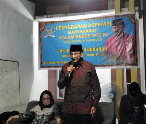 Drs. H. Ismeth Abdullah hadir ditengah-tengah masyarakat untuk menyerap aspirasi.