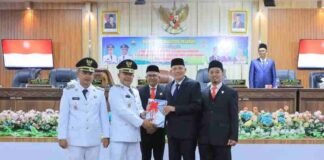 DPRD Gelar Sertijab Bupati dan Wakil Bupati Pasaman dari Sabar AS ke Welly Suhery-Parulian