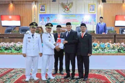 DPRD Gelar Sertijab Bupati dan Wakil Bupati Pasaman dari Sabar AS ke Welly Suhery-Parulian