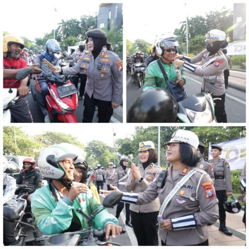 Gatur Lalin Sambil Berbagi Helm dan Cokelat Polwan Polda Jatim Peringati Hari Jadi Polwan ke 77
