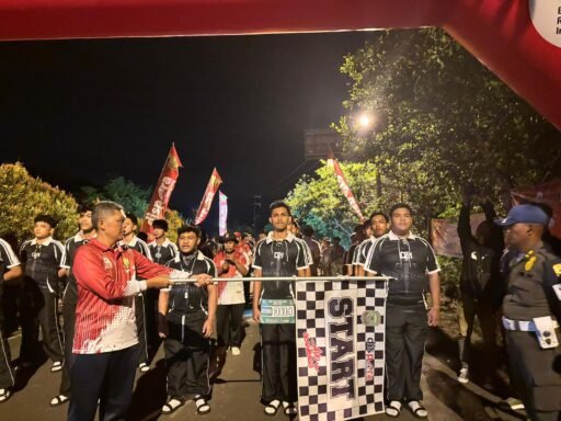 Danlanal Bintan Turut Melepas Peserta Gerak Jalan Proklamasi 45 KM Di Tanjungpinang