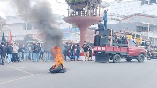 Parlemen Jalanan Aliansi Pemuda dan Mahasiswa, Menanti DPRD Toraja Utara di Kandian Dulang