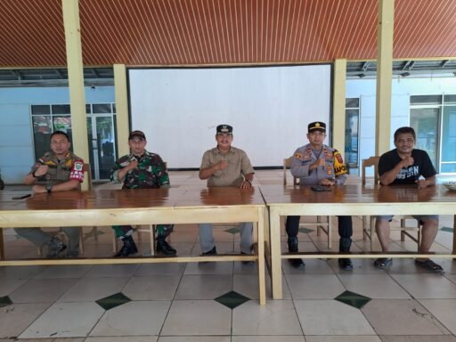Polsek Blanakan Bersama Muspika Dirikan Pos Pantau Demi Ciptakan Keamanan Pasca Demo