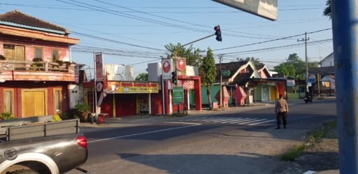 Antisipasi Kemacetan Polsek Ngimbang Secara Rutin Melaksanakan Commanderwish Pagi