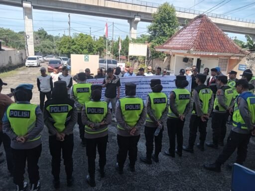 Lubang Tambang Menganga, Hutan Dirambah: Aktivis Tuding Kementerian ESDM Gagal Awasi Sumsel