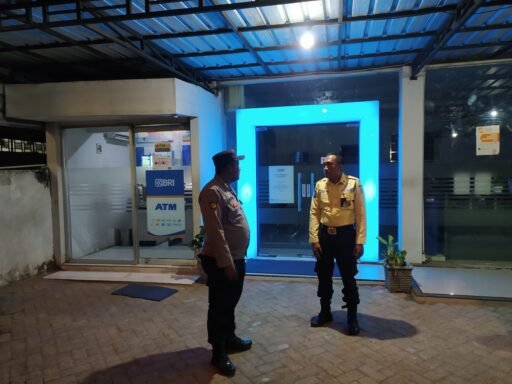 Antisipasi Kejahatan 4C dan Hitam – Hitam Polsek Ngimbang Intensifkan Patroli Blue Light