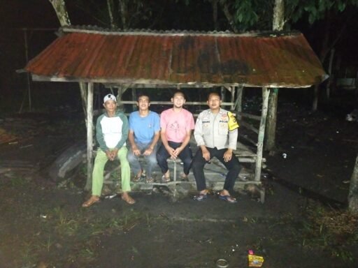 Bhabinkamtibmas Gelumbang Blusukan ke Poskamling, Ajak Warga Cegah Kriminalitas