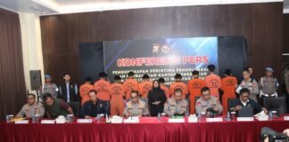 Polda Sumsel Pamerkan Pelaku Perusakan dan Pembakaran Fasilitas Umum di Palembang