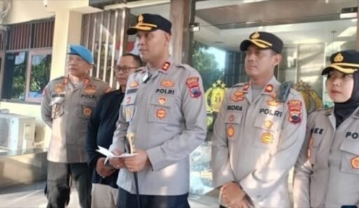 Oknum Kapolsek Brangsong Kabupaten Kendal Digerebek Warga di Rumah Seorang Guru Cantik