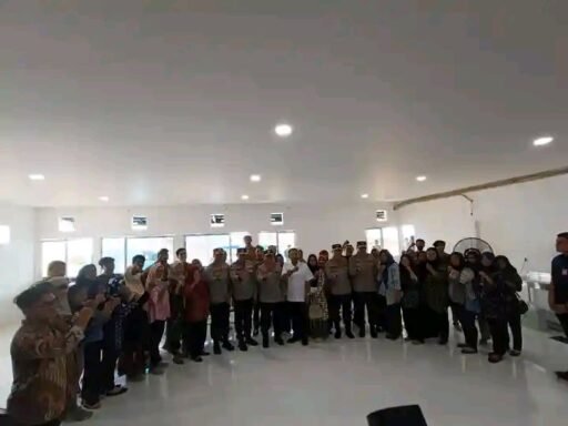 Libatkan Warga Sekitar, SPPG Polrestabes Semarang Jadi Bukti Kepedulian Polri Pada Masyarakat