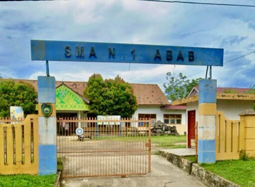 Diduga Oknum Kepsek SMAN 1 Abab PALI Jarang Masuk Kantor Ada RKL Di Luar Dan Pungut Uang Parkir