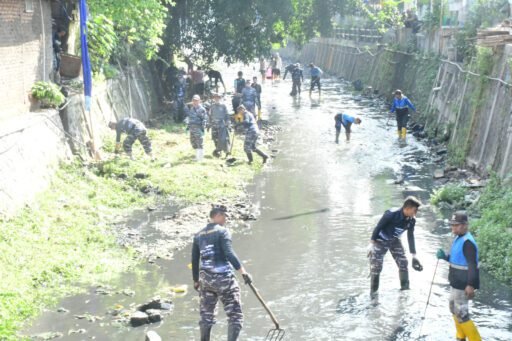 Jelang HUT Ke-80 TNI, Lanal Bandung Gelar Program Kali Bersih