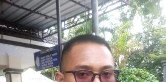 Satpam Samsat Trenggalek Diduga Memotret Jurnalis dari Surabaya, Pelayanan Publik Dipertanyakan