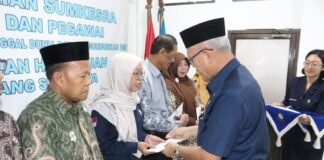Cabang Surabaya Yayasan Hang Tuah Bagikan Sumkesra bagi Guru dan Pegawai