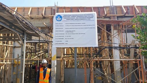 Rp 2,7 Miliar Revitalisasi SMA Negeri 1 Ciasem Masuki Tahap Pengecoran Balok Lantai Dua