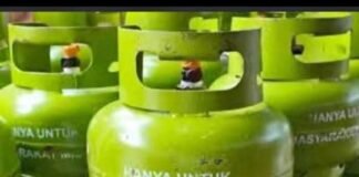 Resah warga kelangka,an Gas LPG 3 kg di nias Barat Harga mencapai 35 ribu