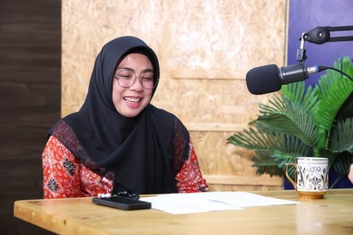 Dorong Gerakan Cek Kesehatan, Tinawati Andra Soni Ajak Warga Meriahkan Posyandu