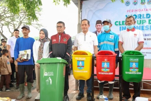 Gubernur Banten dan Menteri LHK Gotong Royong Bersihkan Sampah di World Clean Up Day 2025
